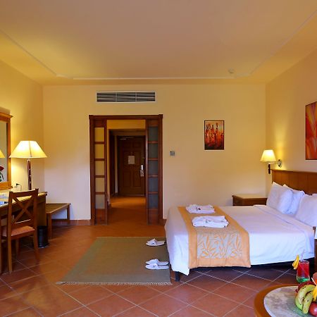 Charmillion Gardens Aquapark Hotel Sharm el-Sheikh Ngoại thất bức ảnh A room at the Hilton Sharm El Sheikh