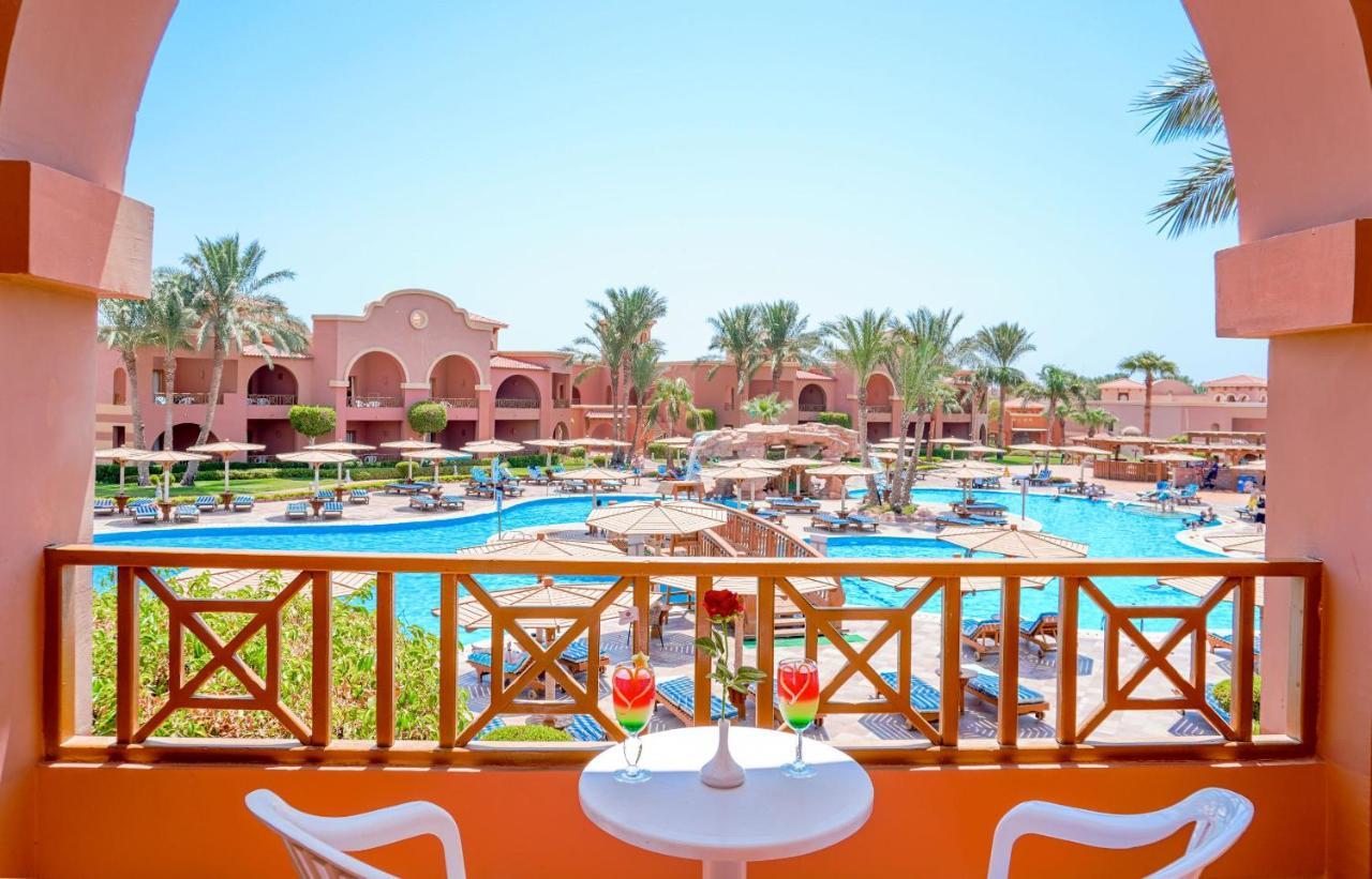 Charmillion Gardens Aquapark Hotel Sharm el-Sheikh Ngoại thất bức ảnh View of the pool at the hotel